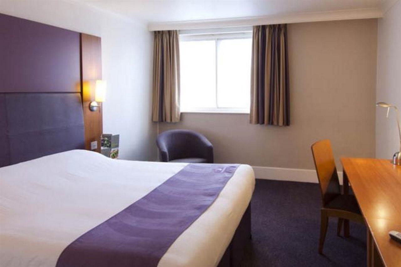 Premier Inn Aylesbury Ейлзбері Екстер'єр фото