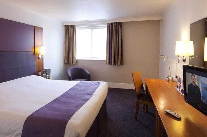 Premier Inn Aylesbury Ейлзбері Екстер'єр фото