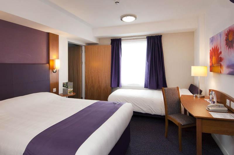 Premier Inn Aylesbury Ейлзбері Екстер'єр фото