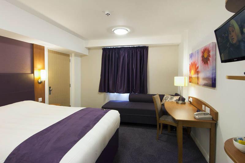 Premier Inn Aylesbury Ейлзбері Екстер'єр фото